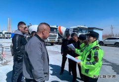 ：Ｖ捶ù蠖：开展治超普法宣传  营造良好治超氛围