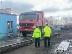 阿勒泰执法支队哈巴河执法大队：加强超限治理 保障公路安全