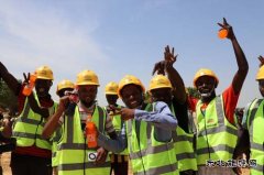 尼日利亚中企开展送清凉活动