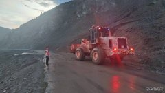 哈巴河执法大队：景区山体滑坡道路受阻 快速抢险保畅通