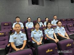 阿勒泰执法支队：观看《边疆军魂》，感悟戍边精神