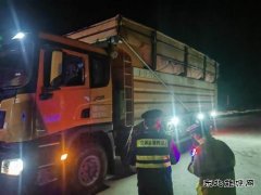 阿勒泰执法支队北屯执法大队开展路警联合治超专项行动