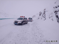 阿勒泰执法支队富蕴执法大队：应对强降雪 奋战保畅通