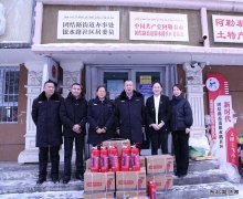 阿勒泰执法支队开展“寒冬送温暖、新年嘱安全”慰问活动