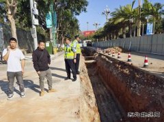 西双版纳支队景洪大队查处擅自占用、挖掘公路违法行为