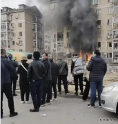 辽宁大石桥市一居民楼因燃气泄漏发生爆燃