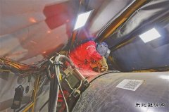 秦岭深处焊花舞