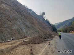 西双版纳支队景洪大队开展汛期公路安全隐患排查