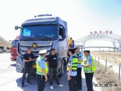 富蕴执法大队：联合查处大件运输违法行为