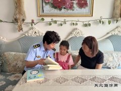 阿勒泰执法支队北屯执法大队走访慰问共建社区留守儿童