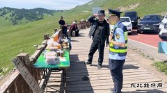 布尔津执法大队开展擅自摆摊设点专项整治行动