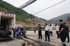 下石节矿226工作面首架液压支架入井