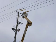 国网牡丹江东宁供电公司：带电作业“零感知”，“电”亮幸福新居