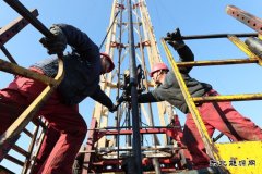 身先士卒做表率 先锋模范勇担当