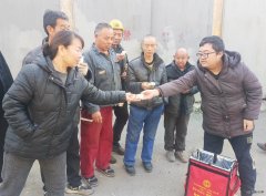 牛儿庄采矿公司：红背包”慰问鼓劲加油到班组
