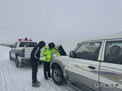 风雪坚守，护路保畅--阿勒泰执法支队：Ｖ捶ù蠖釉谛卸