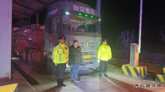 富蕴执法大队：路警联合严厉打击超限超载“百吨王”