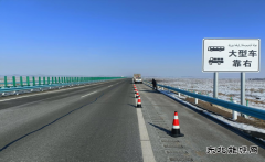 阿勒泰执法支队富蕴执法大队：执法人员暖心守护，筑牢公路安全防