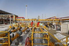 寒风中的“暖”身影