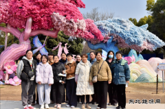 中煤新集公司利辛矿业：组织女职工开展庆“三八”踏青春游活动