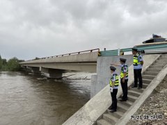 布尔津执法大队“携手爱路护路、共赴美好前路”路政宣传月活动