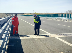 北屯执法大队持续开展路域环境整治行动