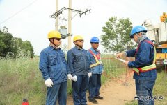 国网阿鲁科尔沁旗供电公司：无惧高温“烤”验 带电作业保民生