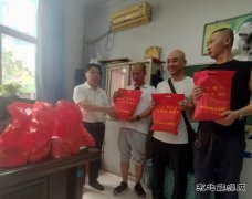 牛儿庄采矿公司职工笑领清凉包1156份