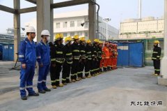 潞安煤基清洁完美体育公司开展石油化工灭火救援实战演练