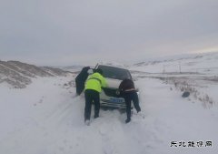 哈巴河执法大队：成功救助被困车辆 守护群众平安出行